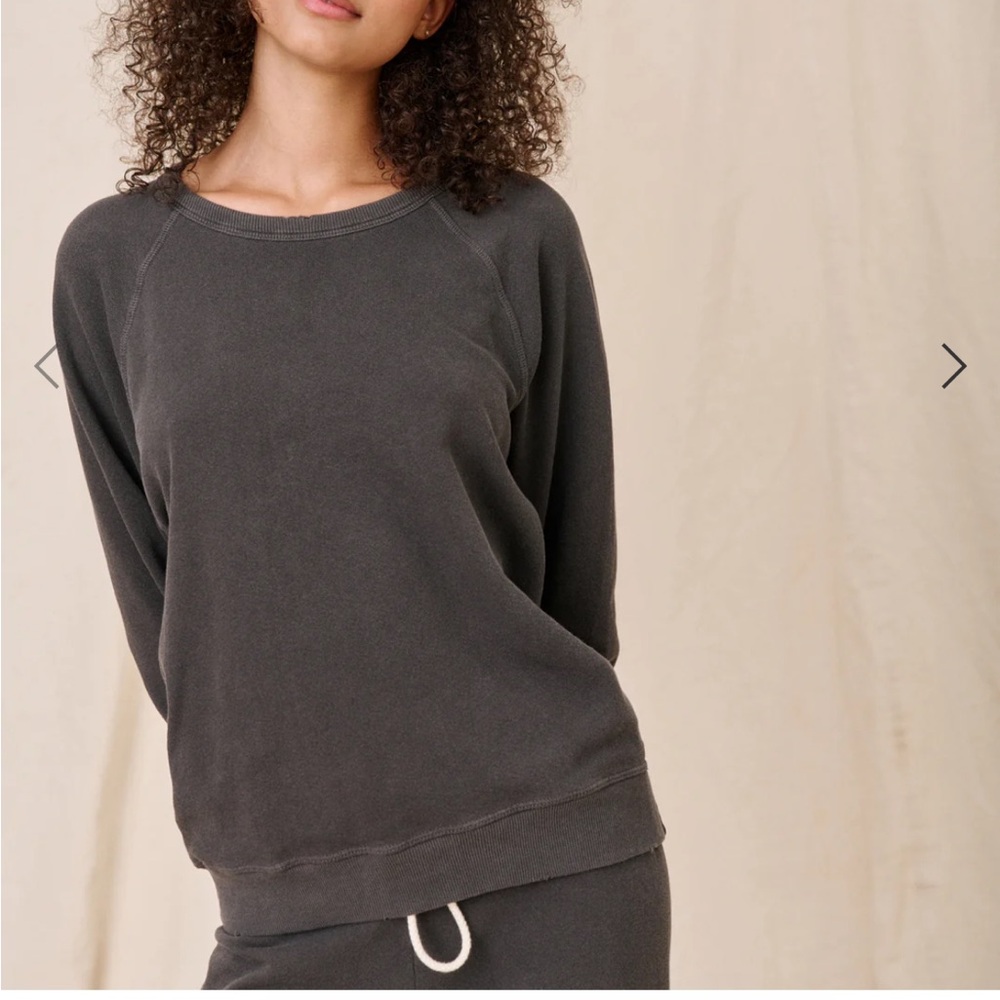 THE GREAT College Sweatshirt in Washed Black